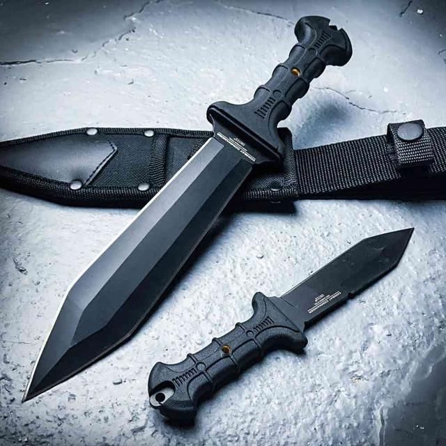 如果在丛林遭到猛虎袭击，给你5把*刀军**，你选哪个？