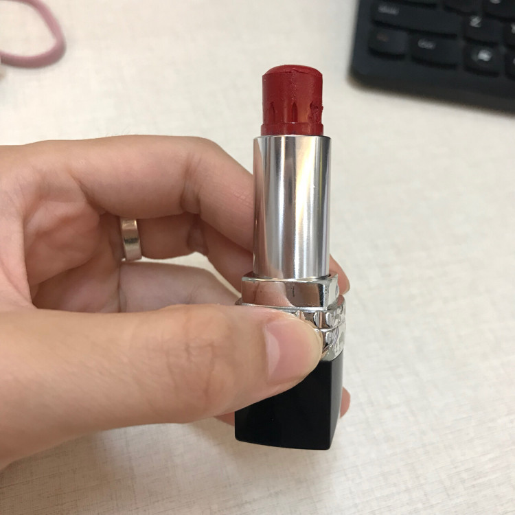 用完的口红不要扔教你一招省几千,mac口红用完怎么把剩余的弄出来
