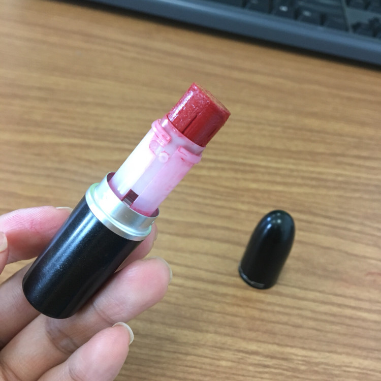 用完的口红不要扔教你一招省几千,mac口红用完怎么把剩余的弄出来