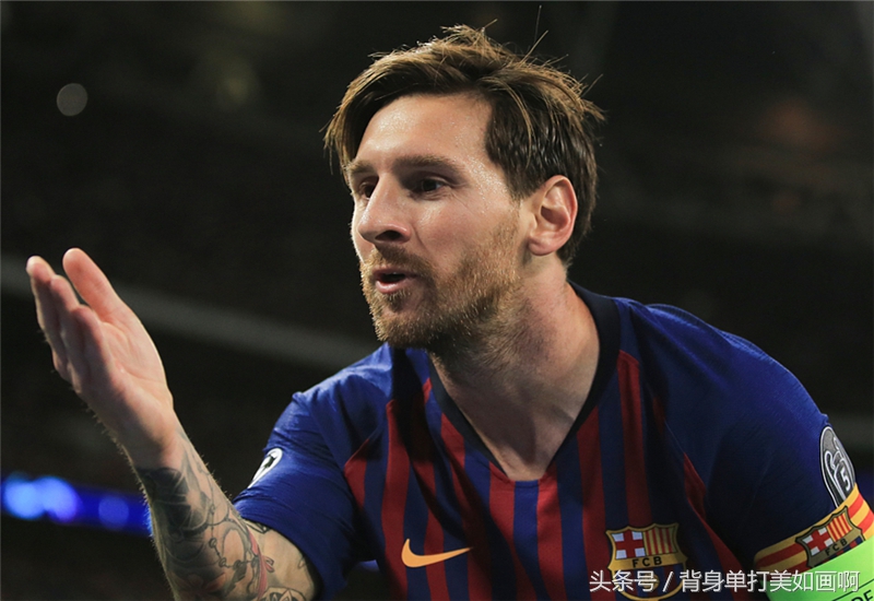 摇头晃脑梅开二度,梅西摇头飞吻庆祝动作