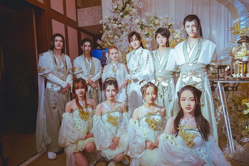 澶╁垁濠氱ぜ鐜板満鐪熶汉,澶╁垁涓婚鐪熶汉濠氱ぜ