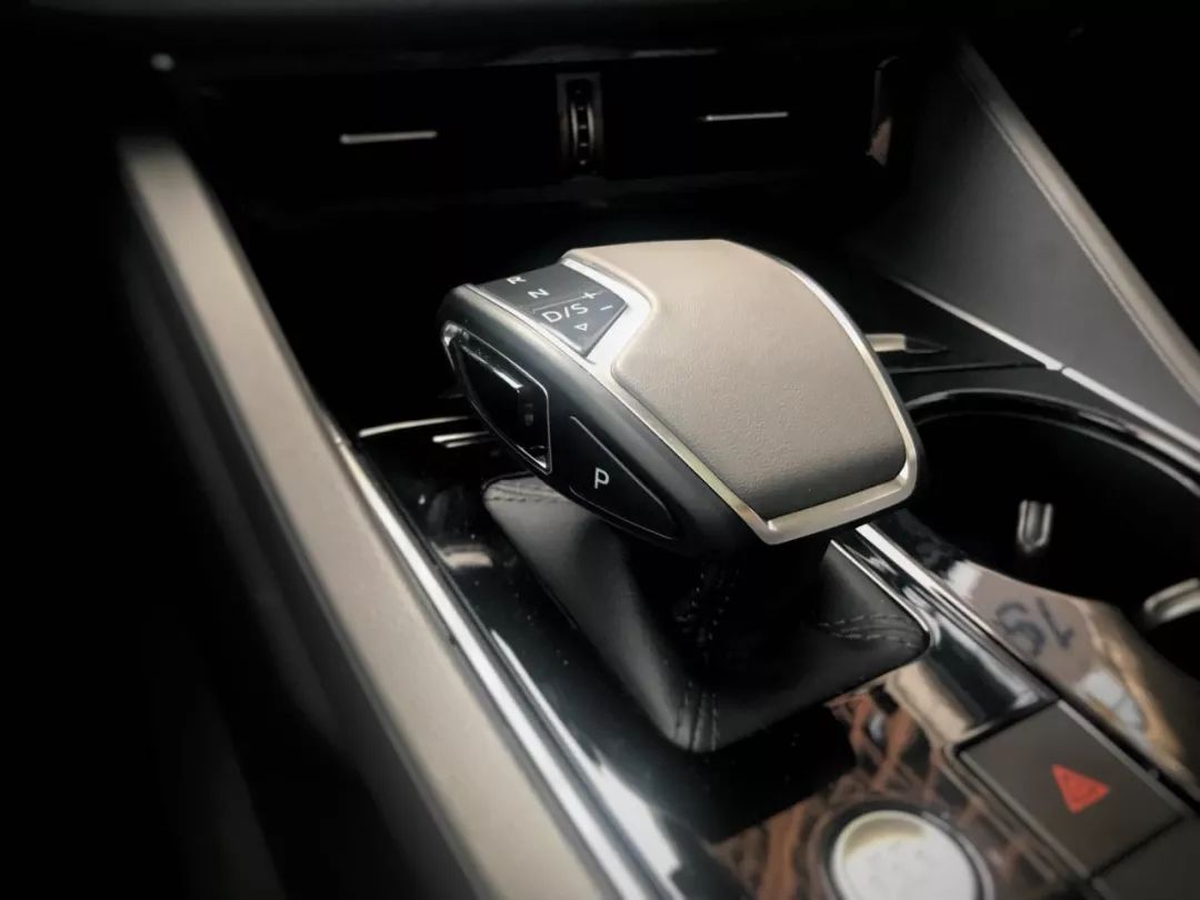 新老途锐,大众全新途锐最新消息