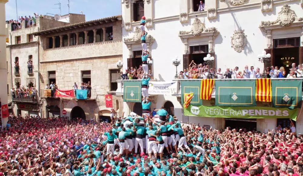 西班牙叠人塔全过程,西班牙叠人塔事故