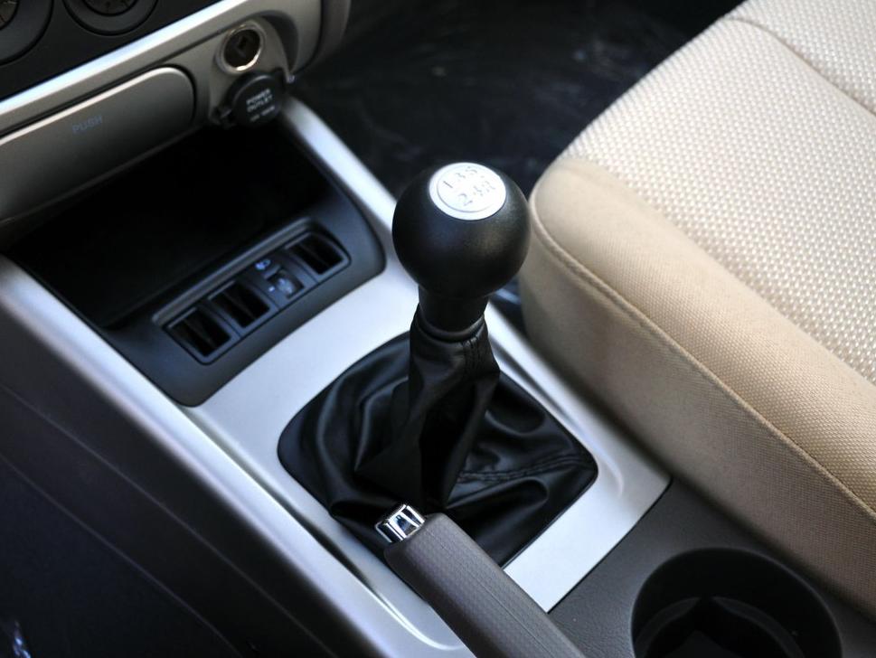 12年左右现代伊兰特,10年朗逸和伊兰特哪个性价比高