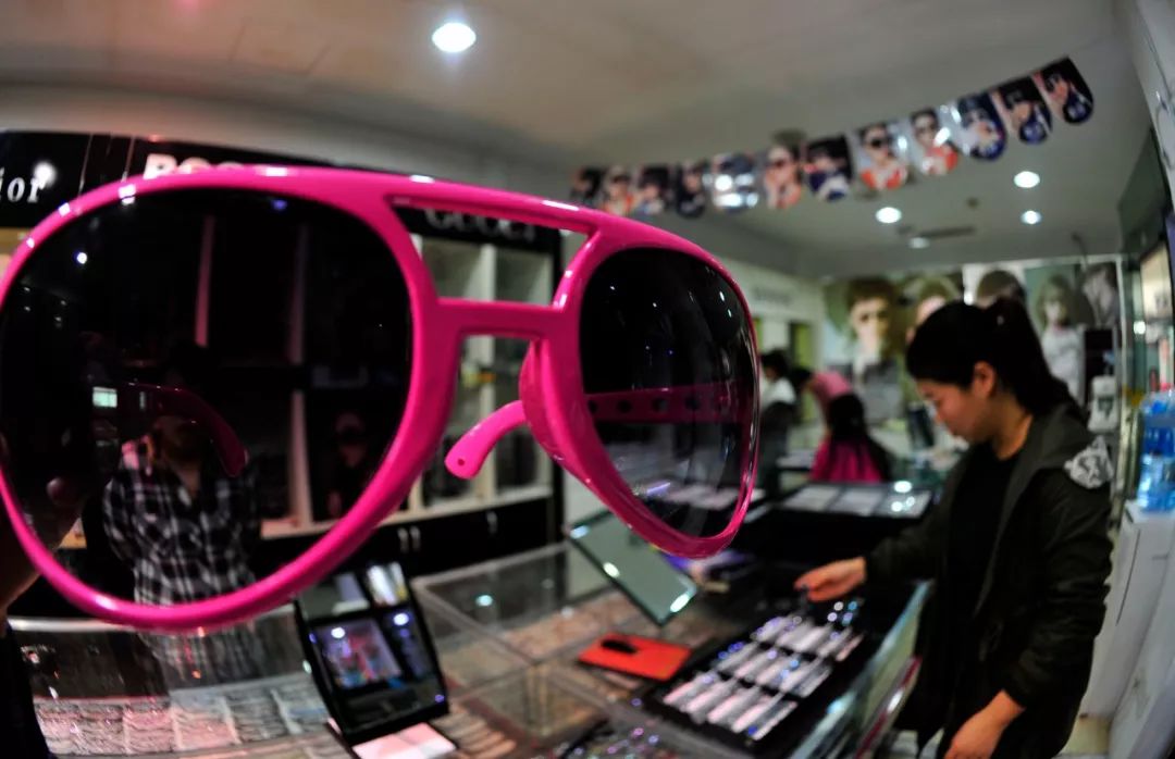 戴上眼镜也看不清东西,戴上眼镜也看不清你的内心