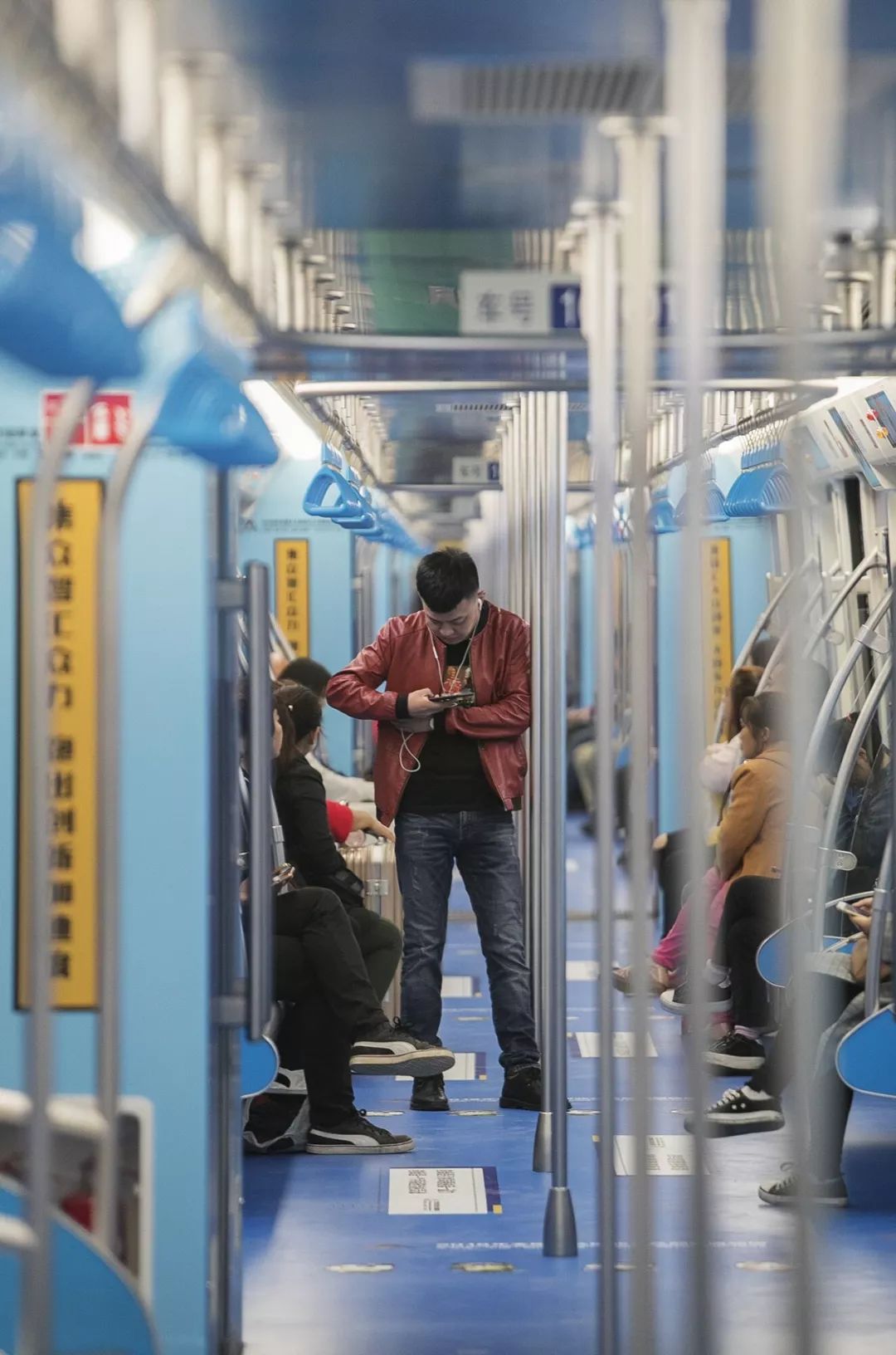 满车都是“胖哒”！想看哇？”蓉蓉号”地铁专列今起开行