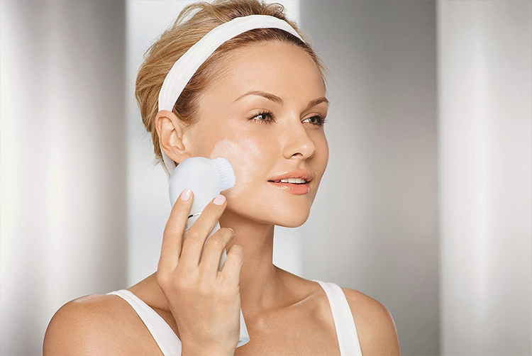 脸脏可以用洗面奶吗,清理脸上的毛孔和脏东西洗面奶