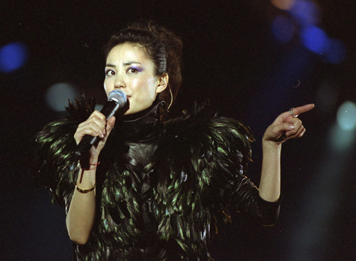 分析歌手唱歌技巧和发声方法,歌手唱歌换气的正确方法和技巧