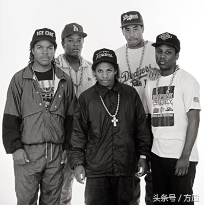 他是Eminem的伯乐、西海岸说唱传奇、苹果收购过的最大品牌缔造者