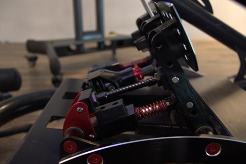 职业车手模拟设备,职业赛车手的模拟器