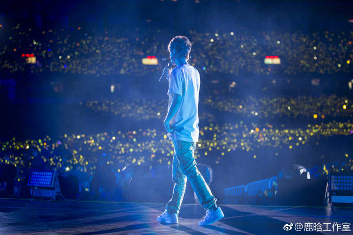 鹿晗童年照,鹿晗年轻时演唱会