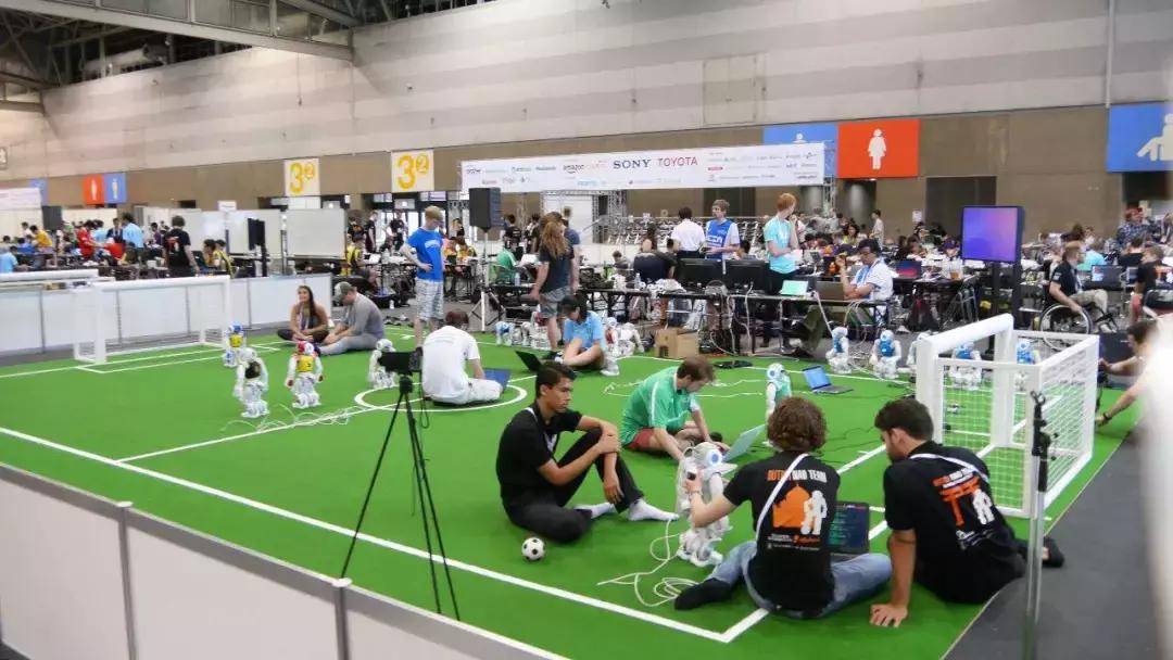 机器人足球2.0进球集锦,机器人足球队的特点