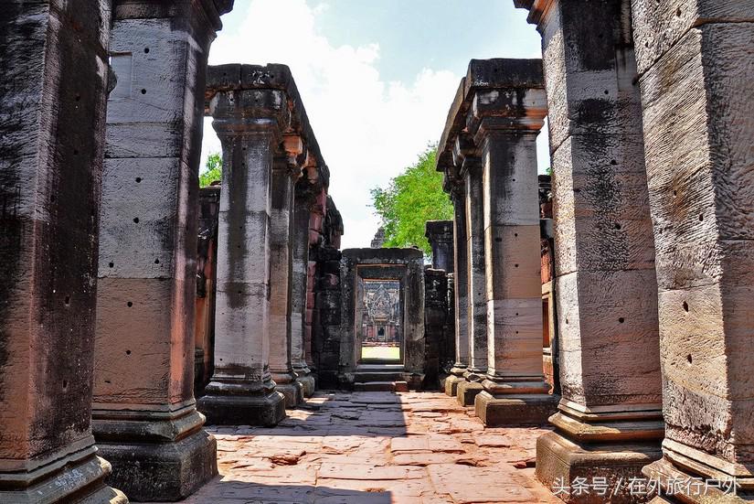 不去普罗旺斯和柬埔寨,千元飞到泰国看最美向日葵田和高棉遗址