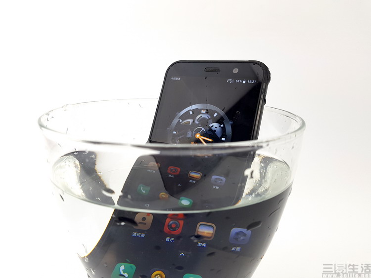 三防手机也要做大众情人测试AGMX3