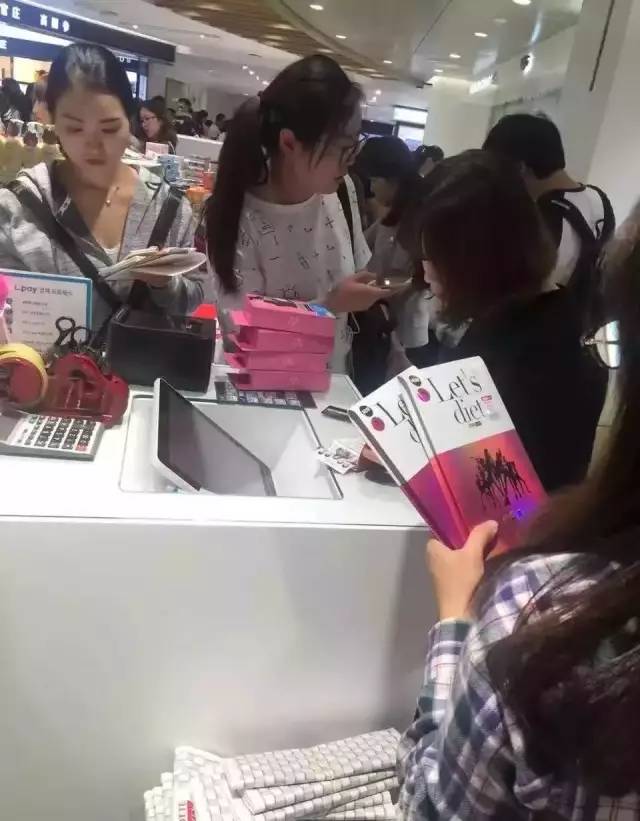 君君有货丨穿上它立刻显瘦10斤，秒变筷子腿，刘雯、唐嫣都爱它！