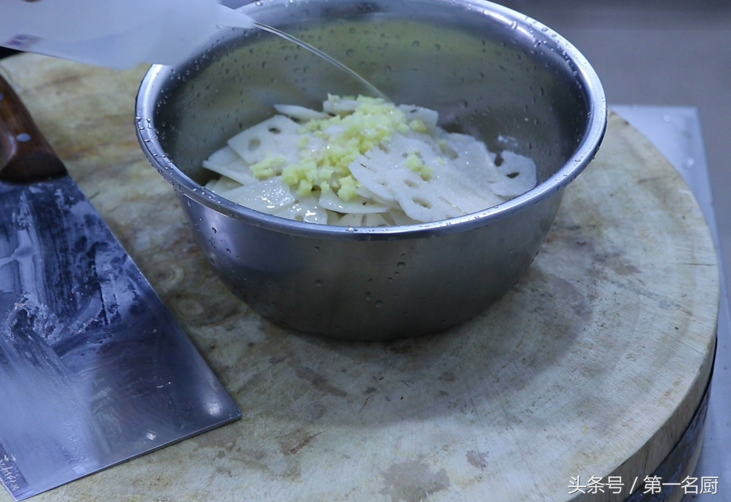 这才是莲藕最开胃的做法,家常凉拌莲藕的最正宗做法