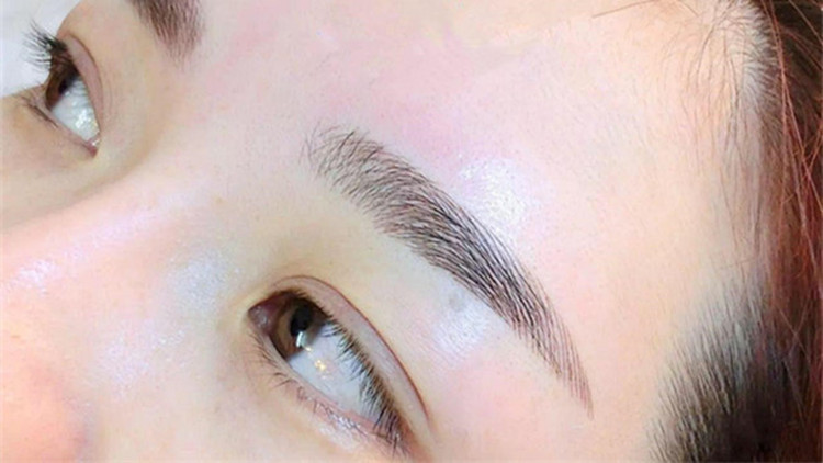 化妆时尽量避开这几个误区,化妆避开哪些部位