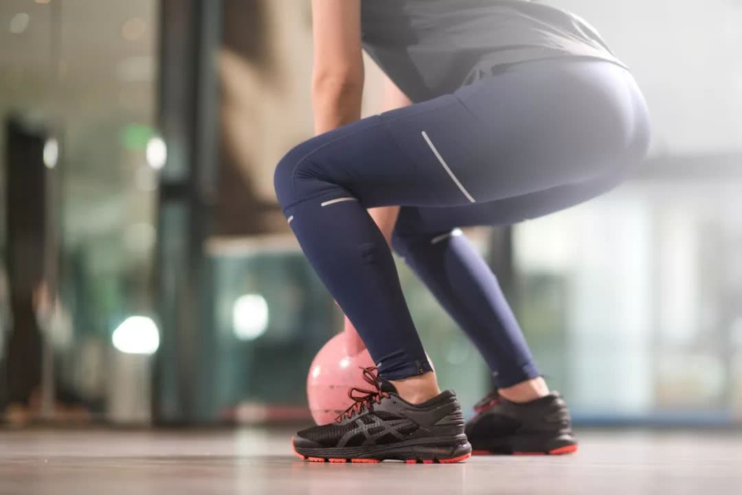 沿着42.195公里的跑道，她们奔向生活的远方