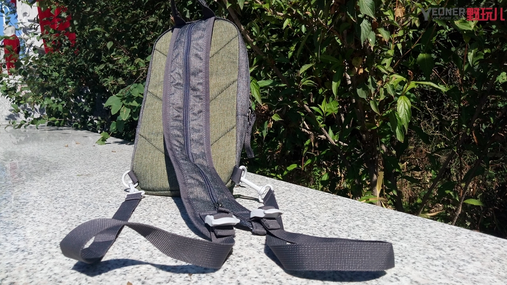 轻巧小背包,容量大且小巧轻便的背包