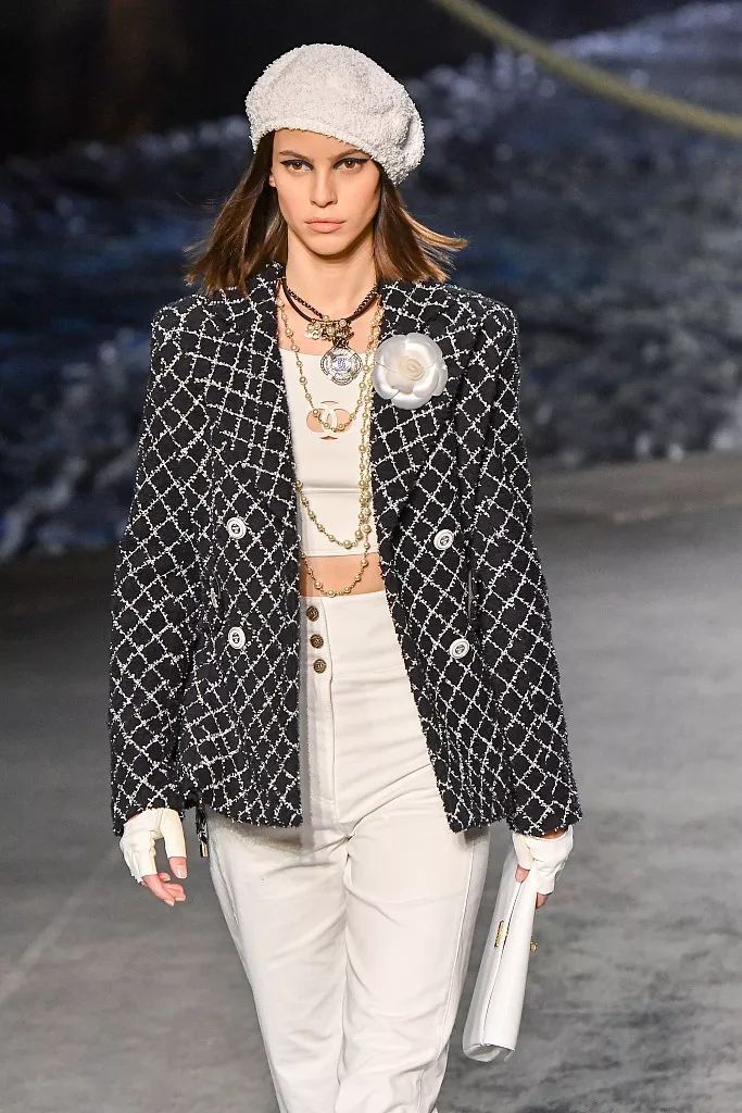 好看的格纹毛衣非常百搭好看,明星同款棋盘格开衫毛衣