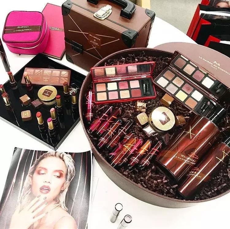 精选这5款圣诞限定彩妆,准备好你的钱