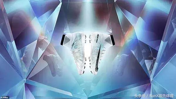 c罗15年踢曼城,c罗15代球鞋