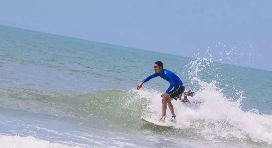 海南万宁日月湾冲浪攻略,海南日月湾冲浪