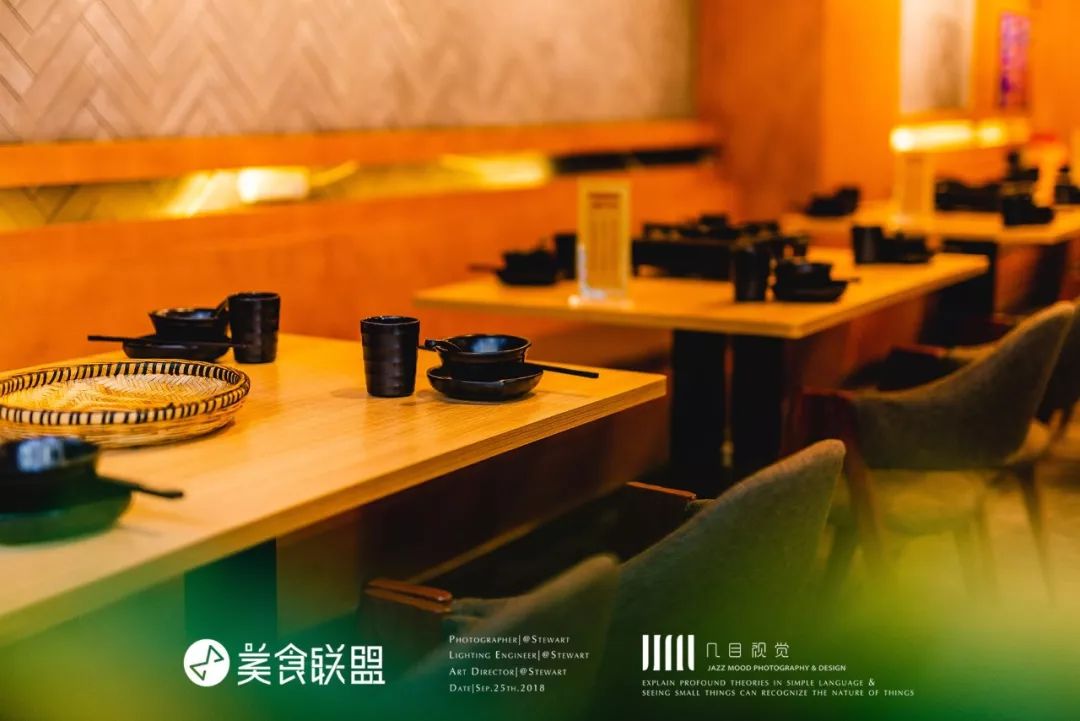 昆明南屏街90㎡小店，用60cm的一大锅装着比头大的“臭味”美食