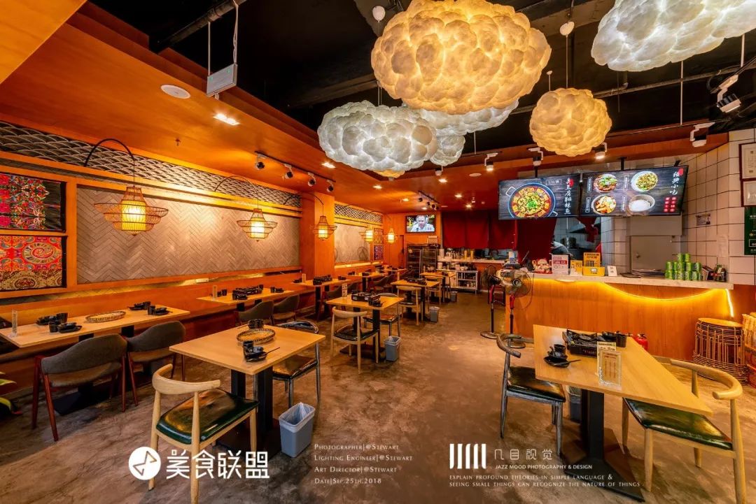 昆明南屏街90㎡小店，用60cm的一大锅装着比头大的“臭味”美食