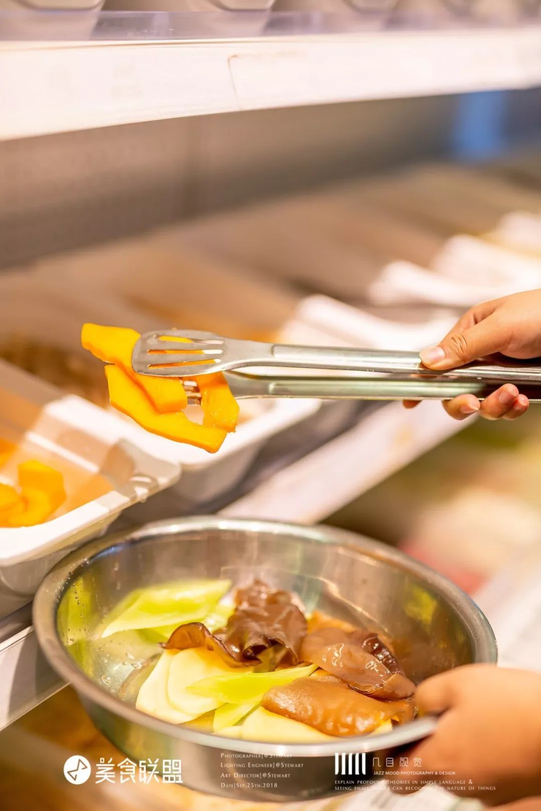 昆明南屏街90㎡小店，用60cm的一大锅装着比头大的“臭味”美食