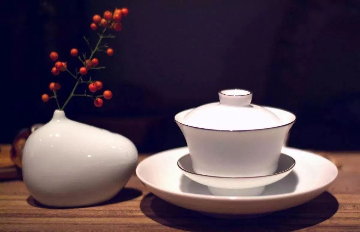 茶台上都摆些啥东西,茶桌上的基本物件