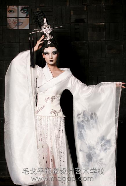 如何选择正规的化妆学校,什么学校才是正规的化妆学校