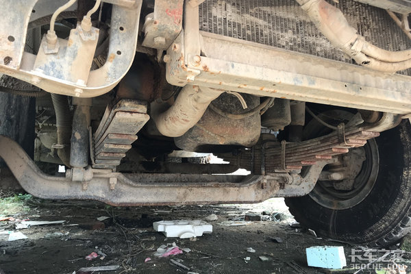 老司机装载机工地干活,工地干活的老车