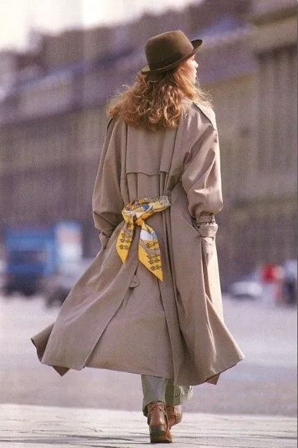 风衣里面穿什么比较搭配男,风衣内穿什么