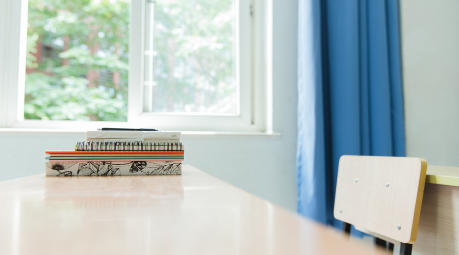 新窗帘对孩子危害大吗,涂层窗帘对小孩的危害