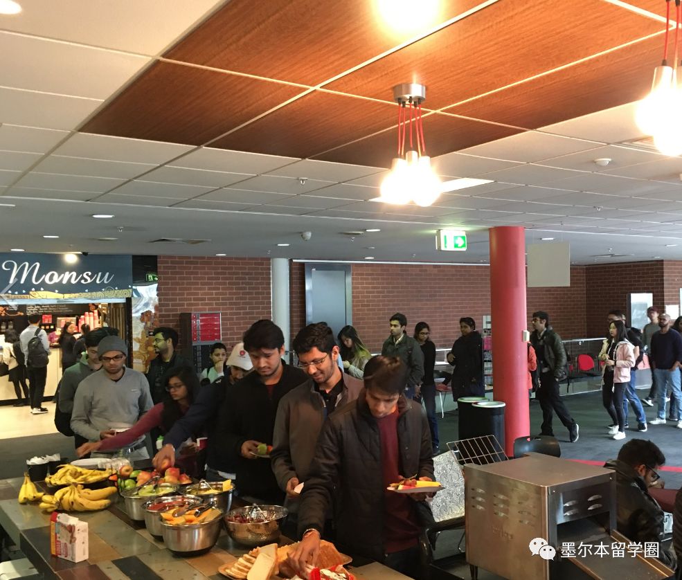 热气球降落到高校,热气球出校门