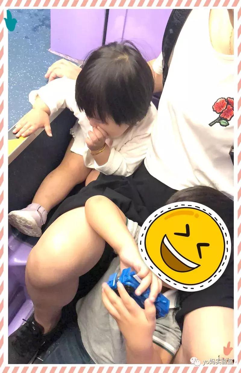 带着两个小孩真的累,带着俩孩子去深圳