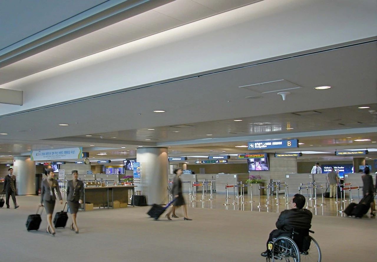 是什么人让LV、Gucci母公司突然走失200个亿？！