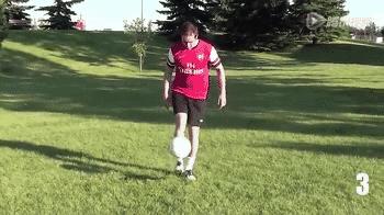 最全颠球的练习方法,实用的颠球技巧