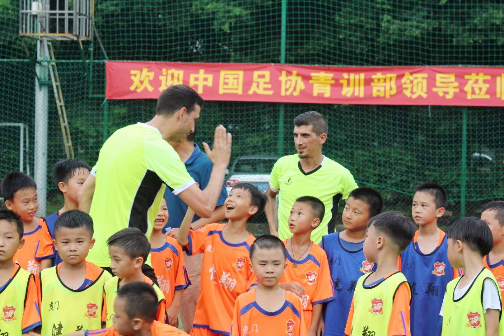 冰岛足球踢得过中国吗,中国足球与冰岛足球