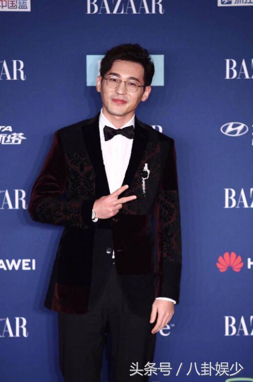 芭莎慈善夜王俊凯,芭莎慈善夜王俊凯易烊千玺蔡徐坤