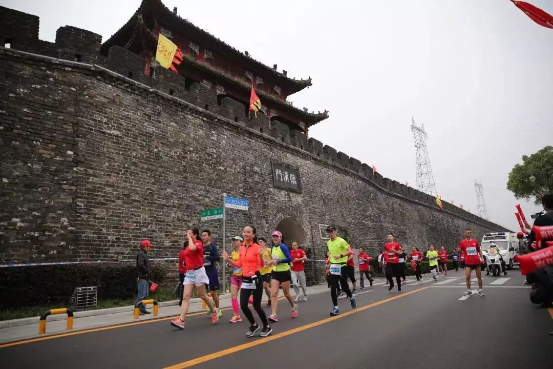 祥云衬托，卧龙环绕，襄马奖牌C位出道