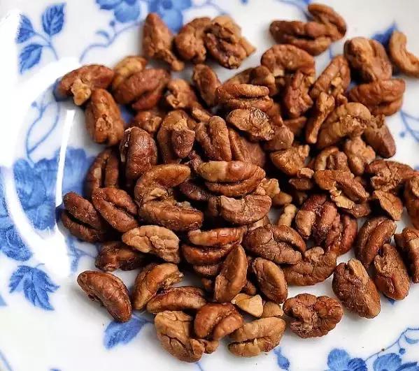 手剥山核桃制作过程,自制山核桃步骤