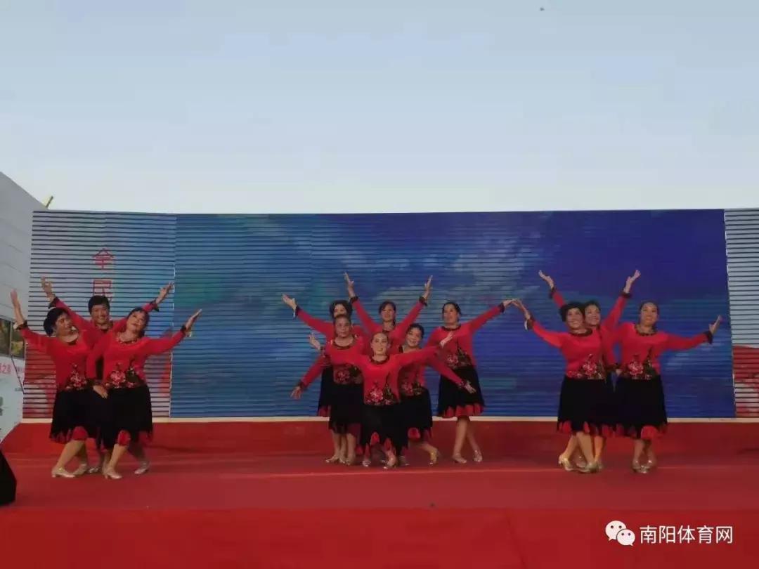舞动广场健身操,2018南阳市广场舞健身操