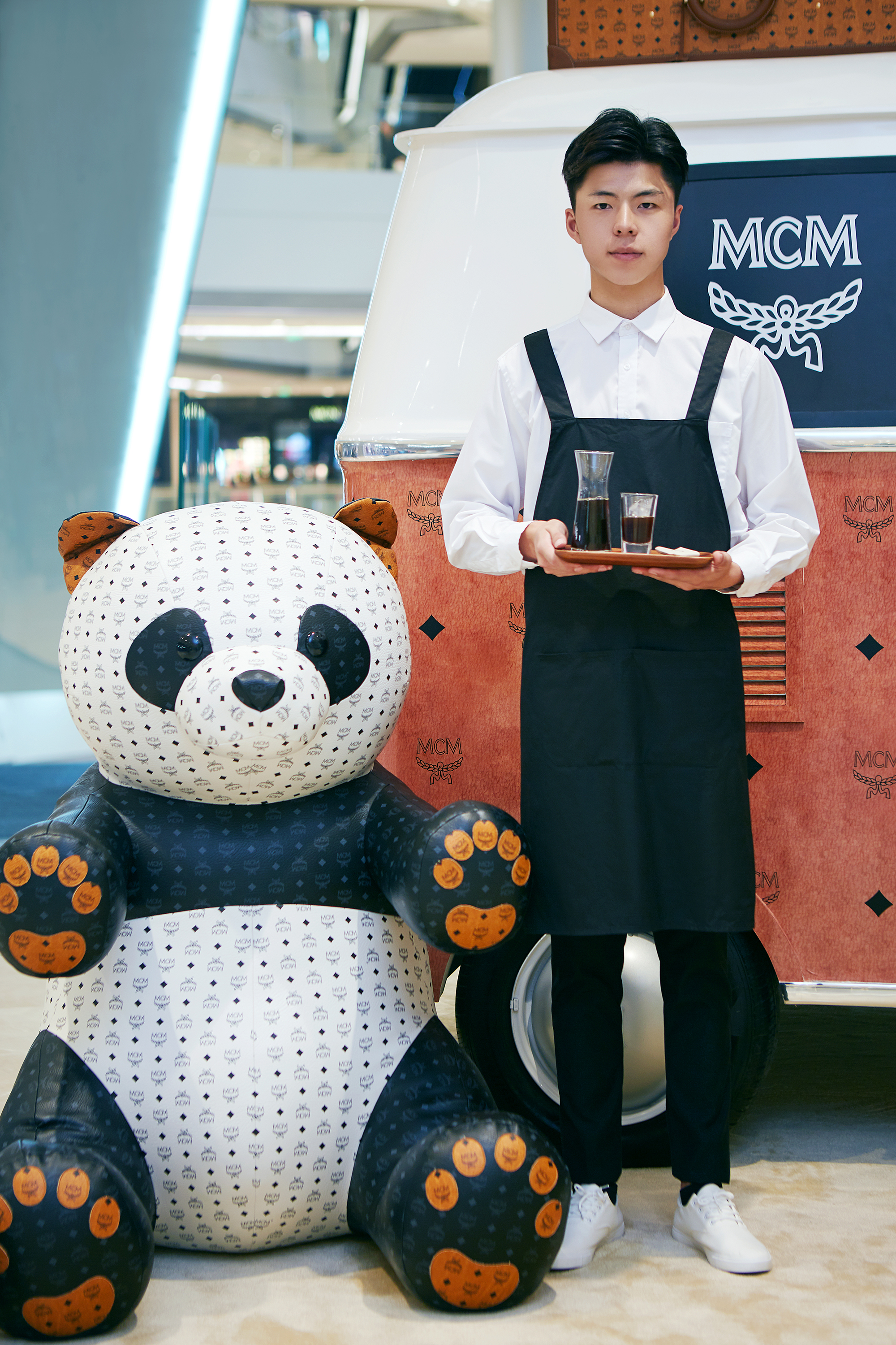 MCMCAFE复古巴士咖啡限时店登陆成都IFS国际金融中心