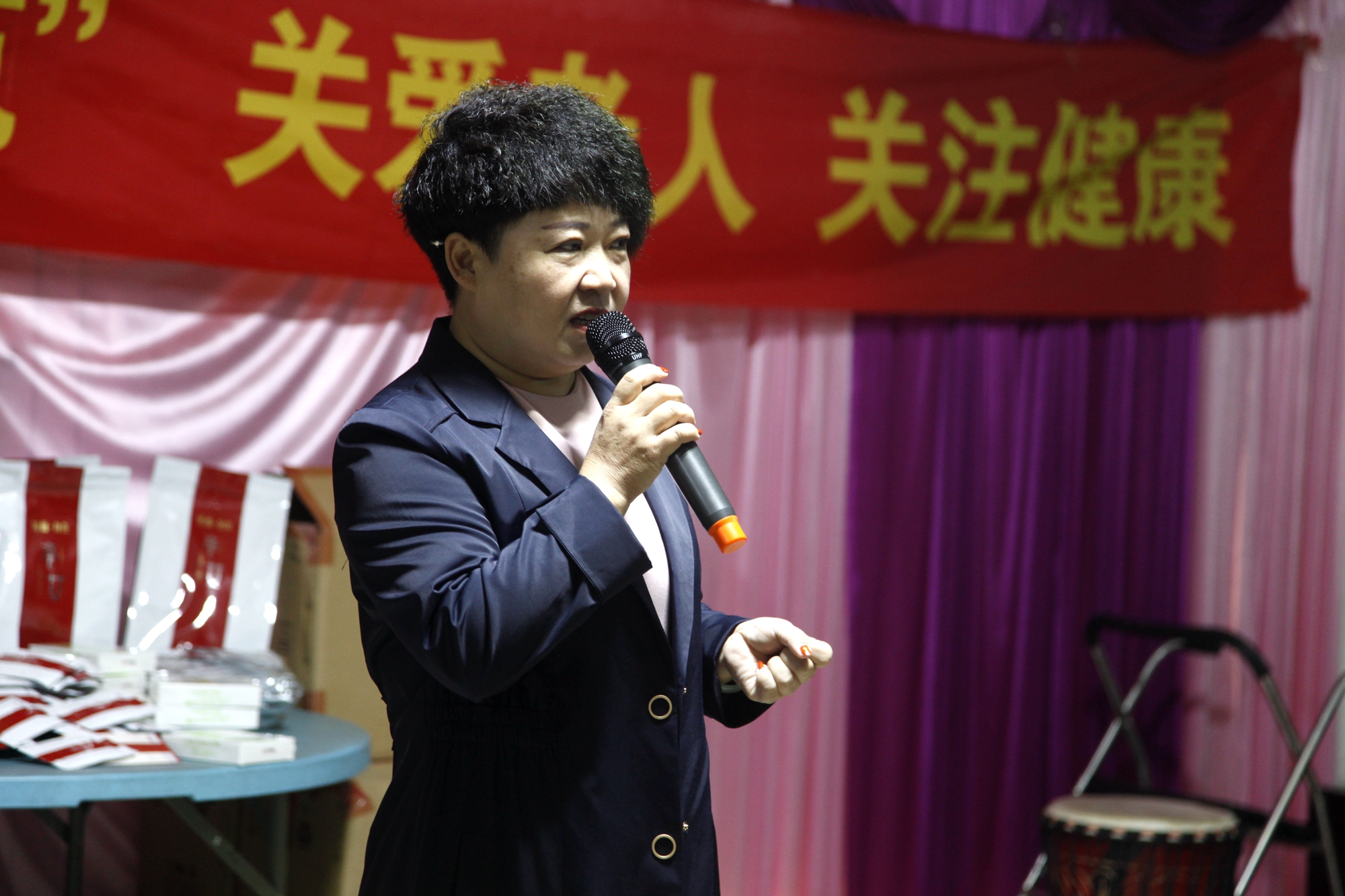 一份份爱心走进井陉福寿苑养老院，这个重阳老人不寂寞