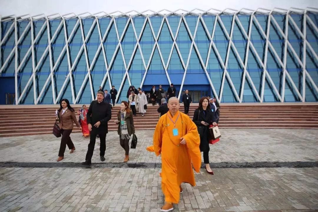 佛教人士参加全国人大代表会议,东林寺释纯一法师