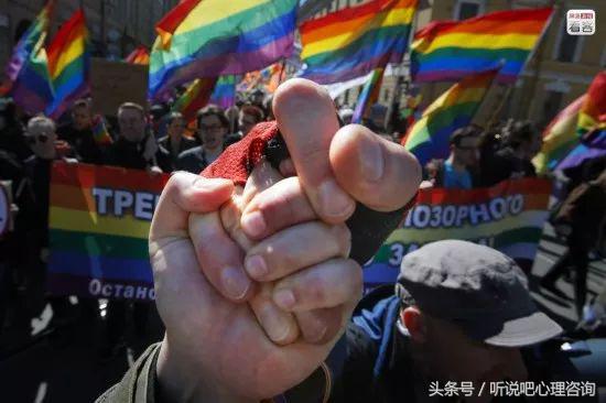 孩子同性恋怎么办？发现孩子喜欢同性，父母该如何处理？