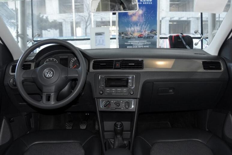 5万多17年的合资车,5万左右二手车大众17款桑塔纳