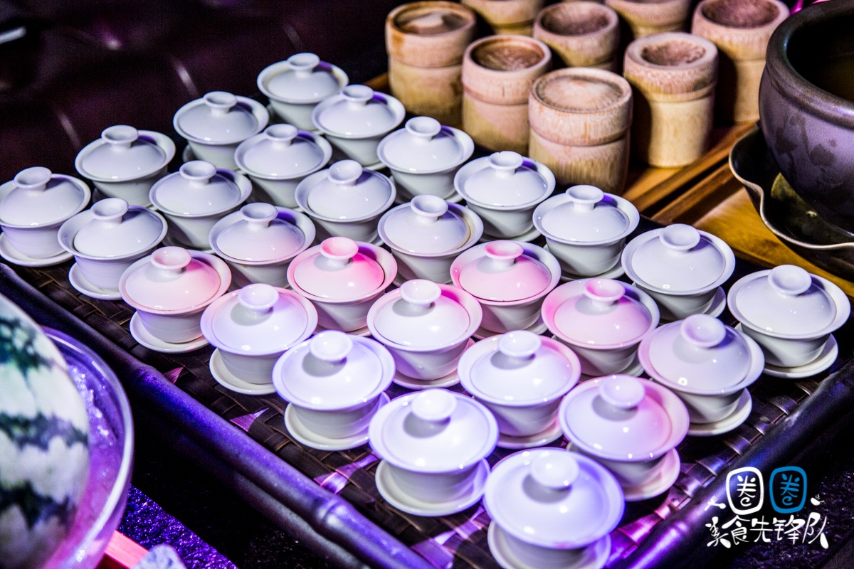 成都凌晨2点还在排队的贰麻酒馆，终于带着大熊猫来南昌了！